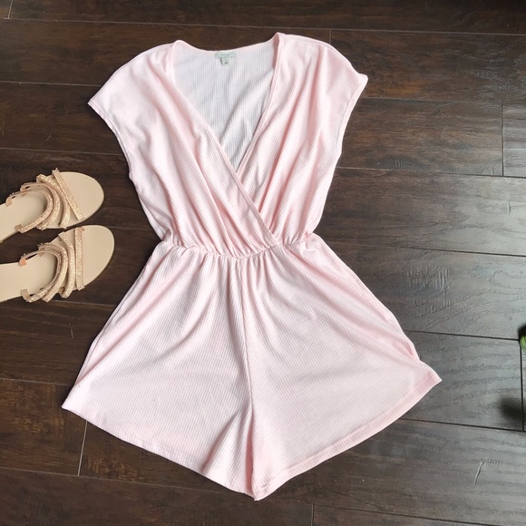 🦋3/$50 Anthropologie Ecote light pink rubbed romper - Picture 2 of 11